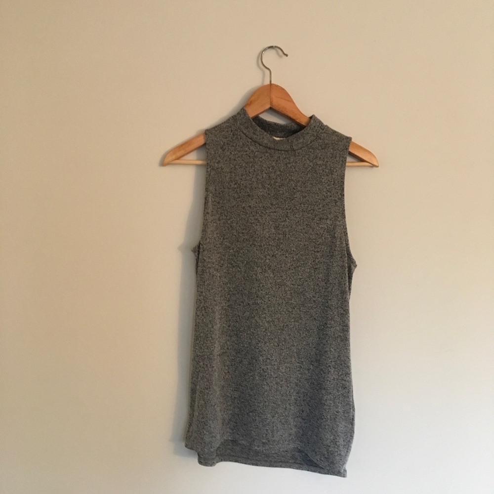 Sleeveless Mock Neck Gray Top Size 12